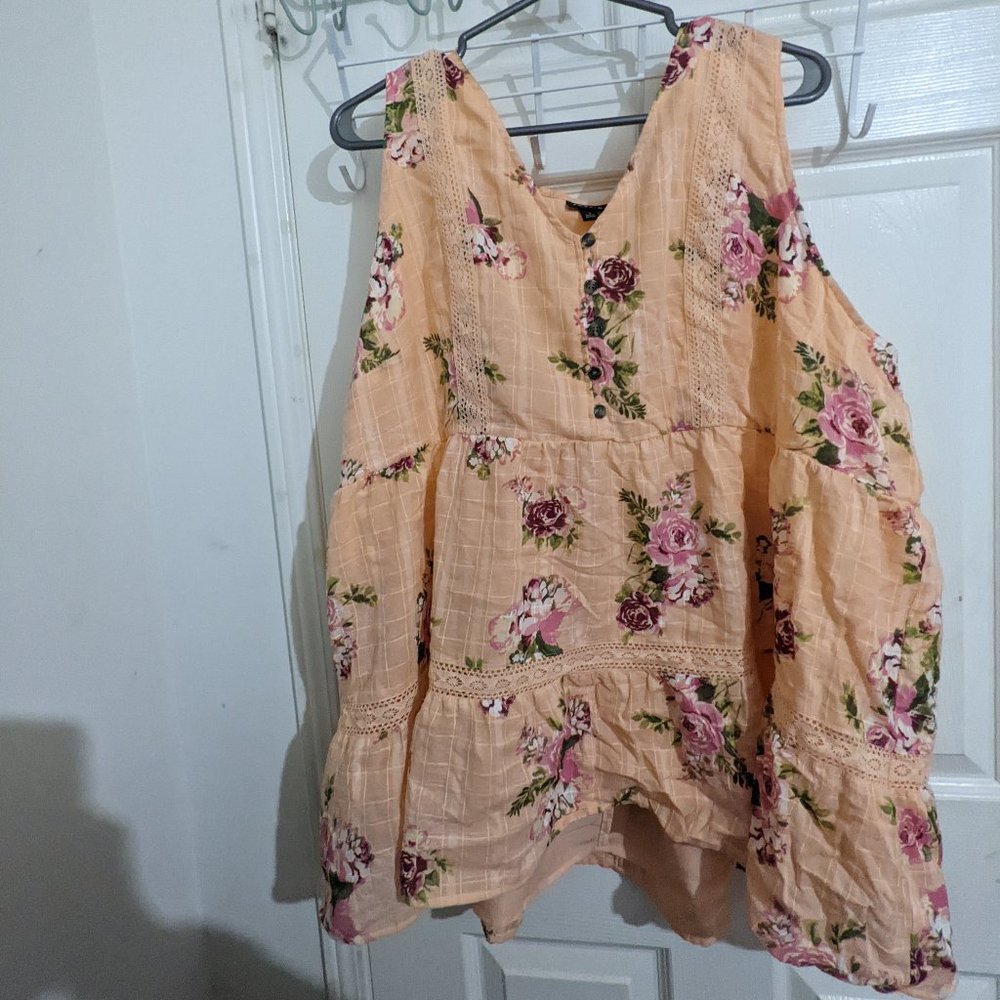 Torrid peach floral baby doll top 3/4